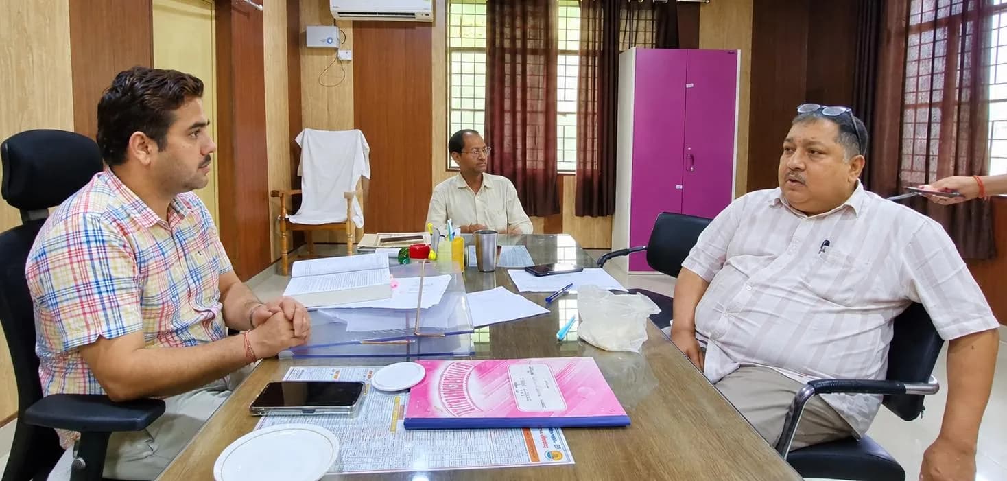 त्योहारी सीजन के मद्देनजर परिवहन विभाग ने नागरिकों की सुविधाओ पर किया मंथन, मनमाना किराया व ओवरलोडिंग की खैर नहीं, सड़क पर बस खड़ी की तो होगी कार्रवाई
