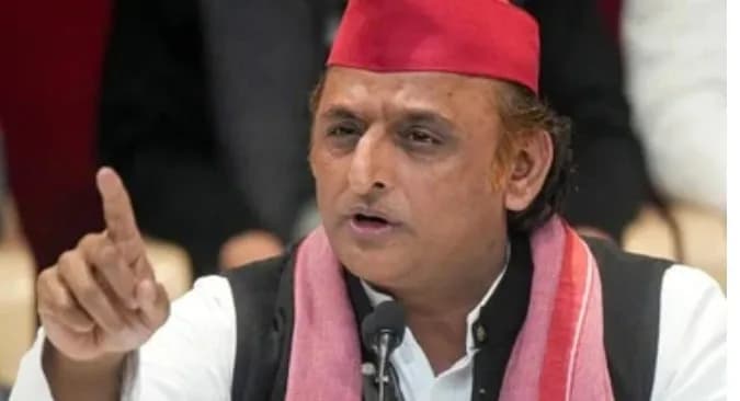 अखिलेश यादव ने एमएलसी चुनाव से ठीक पहले अधिकारियों को चेतावनी देते हुए कहा कि जेल जाने को तैयार रहें