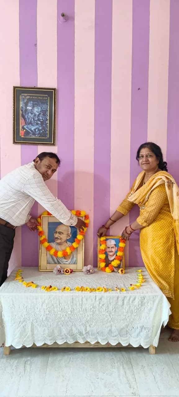 राष्ट्रपिता महात्मा गांधी व प्रधानमंत्री लाल बहादुर शास्त्री की जयंती पर आर्यन एकेडमी ने मनाया स्वच्छता दिवस